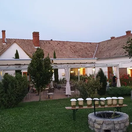 Mi A Kő Panzió Köveskál